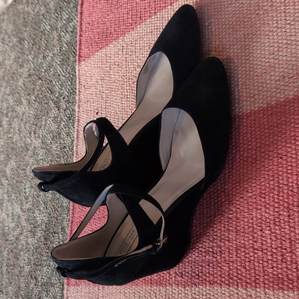 COLE HAAN Womens black Suede Strappy Wedge. Size 8.5
